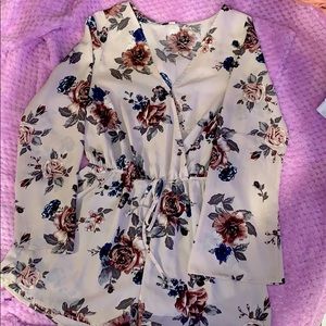 Floral cute romper 7$(lavender color)🌺🌸🌱